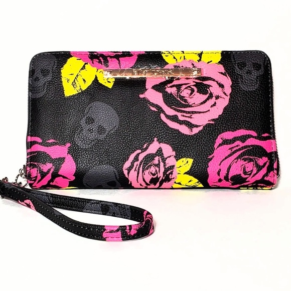 Betsey Johnson Handbags - *NEW* Betsey Johnson wristlet